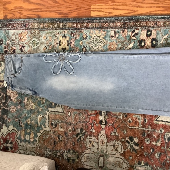 NEW Easel Flower Patch Mineral Washed Jeans Size Medium - Picture 7 of 11